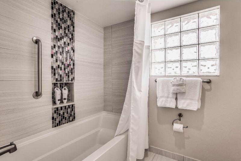 سوییت جونیور, Grand Hotel Cavour