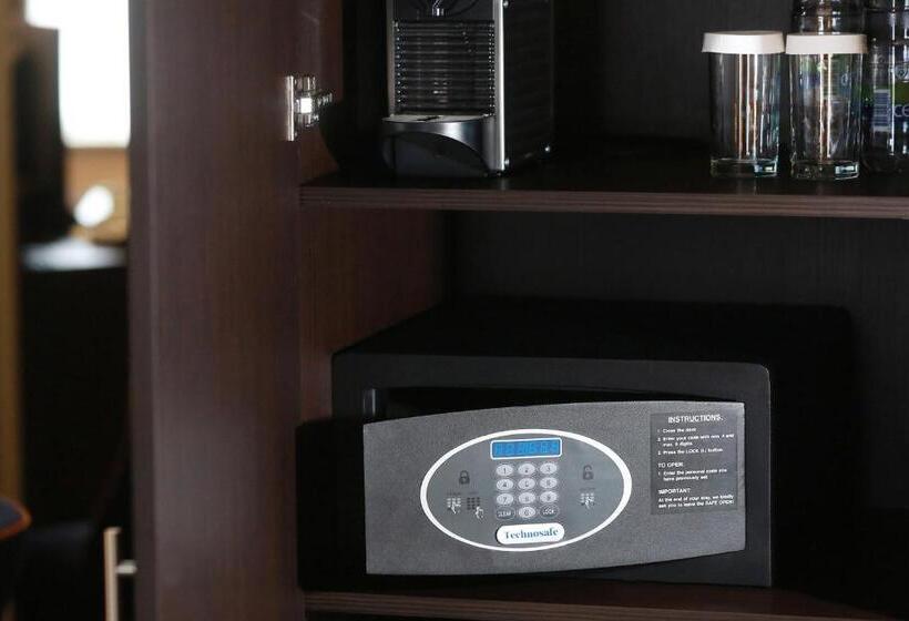 Номер Стандарт, Holiday Inn Belfast, An Ihg