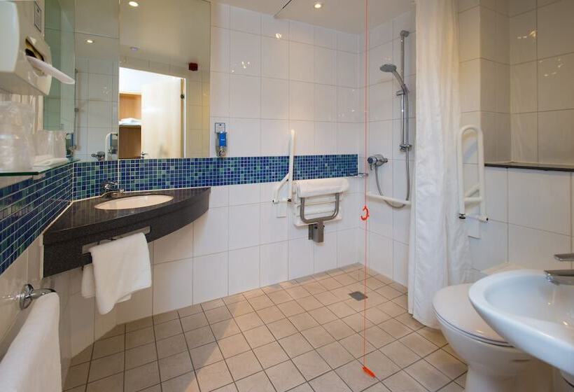 Номер Стандарт Адаптированный для Инвалидов, Holiday Inn Express Cambridge, An Ihg