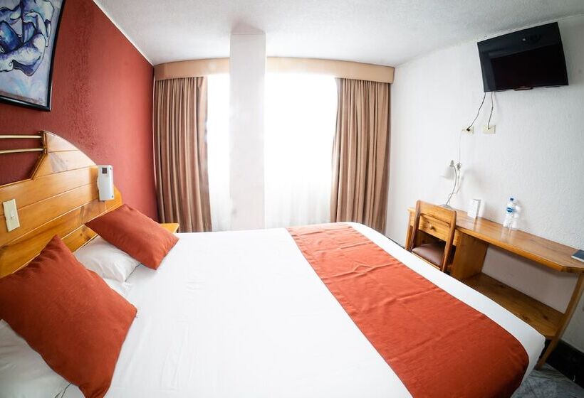 标准单人间, La Giralda