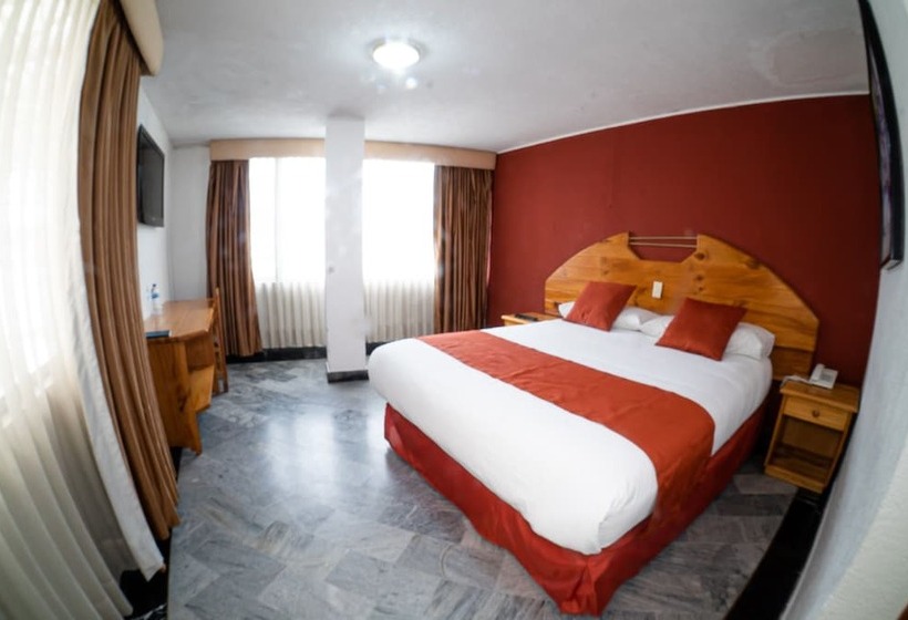 标准单人间, La Giralda