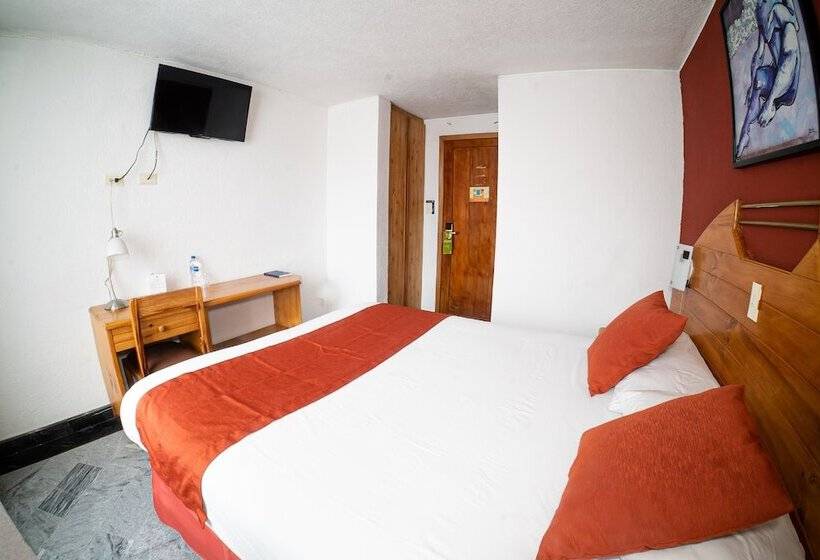 标准单人间, La Giralda