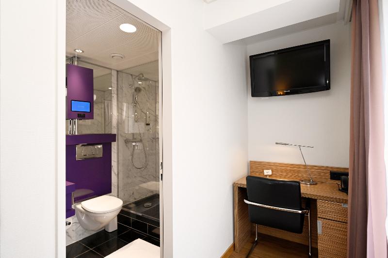 اتاق استاندارد یک نفره, Stoller