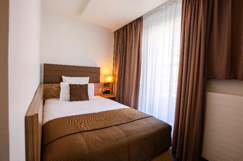 اتاق استاندارد یک نفره, Stoller