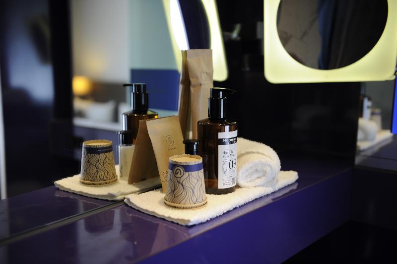 اتاق استاندارد یک نفره, Stoller