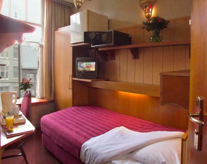 اتاق استاندارد یک نفره, Nadia