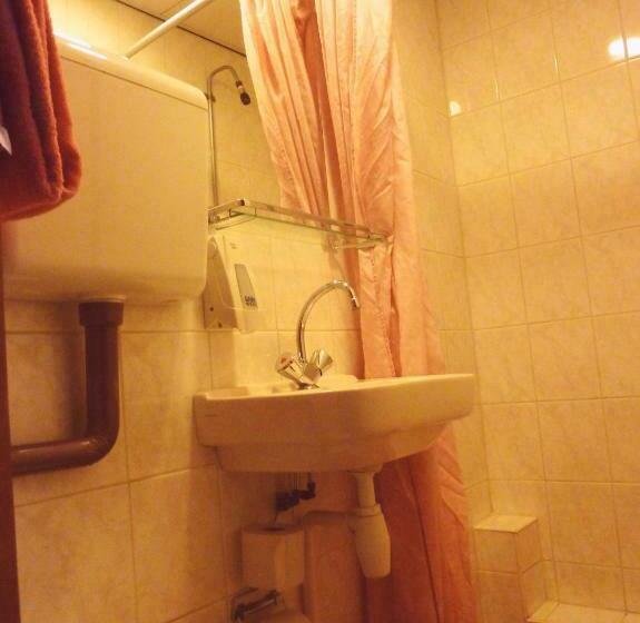 اتاق استاندارد, Nadia