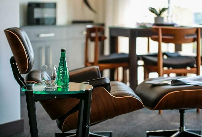 Люкс, The Point Brisbane