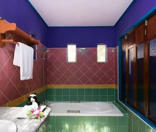 اتاق خانوادگی, Lawana Resort