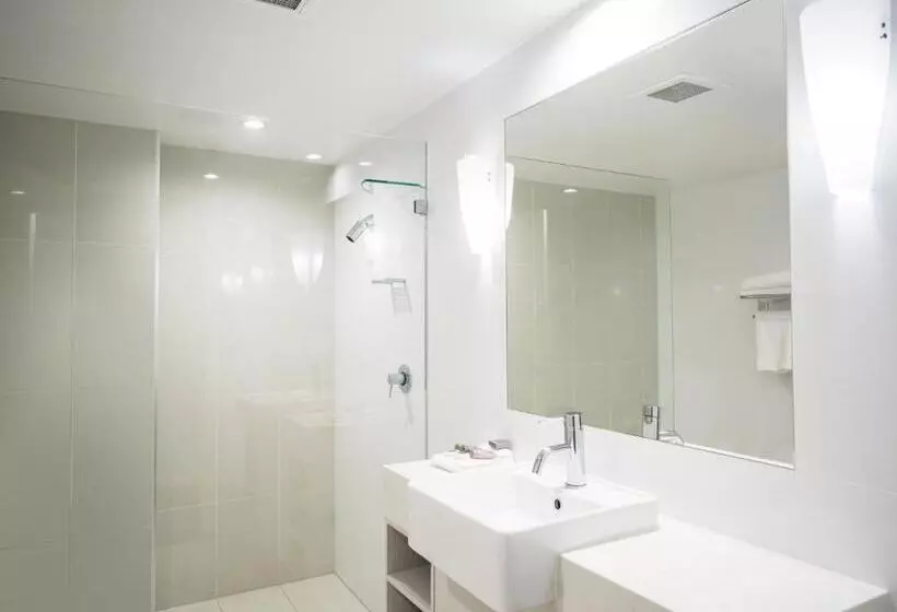 キングサイズベッドのエクゼクティブルーム, Oaks Sunshine Coast Oasis Resort