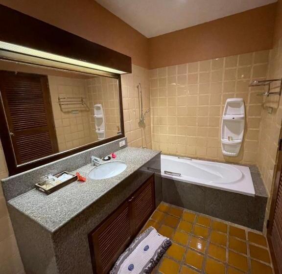 חדר דלוקס, The Aiyapura Koh Chang