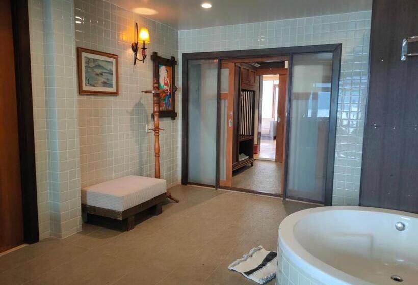 וילה בת 2 חדרי שינה, The Aiyapura Koh Chang