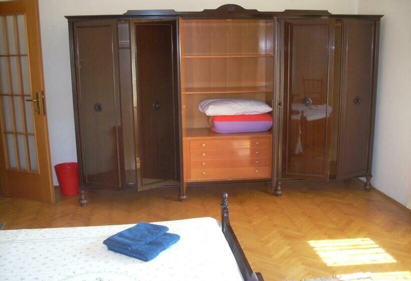 اتاق ساده سه‌ نفره, Bed And Breakfast Al Laghetto