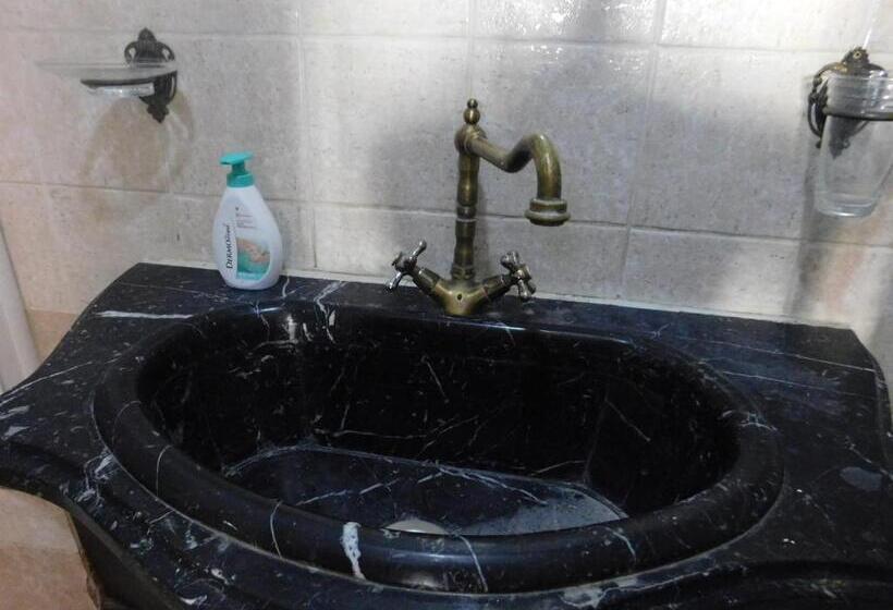 اتاق استاندارد سه نفره, Old Garden