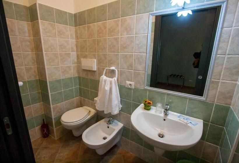 חדר דלוקס, B&b Sa Lumenaria Da Raimonda