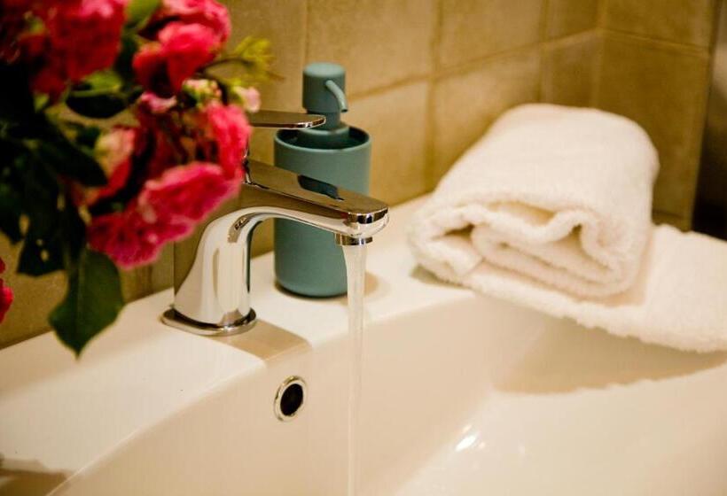 四人标准间, Bellafiora Affittacamere