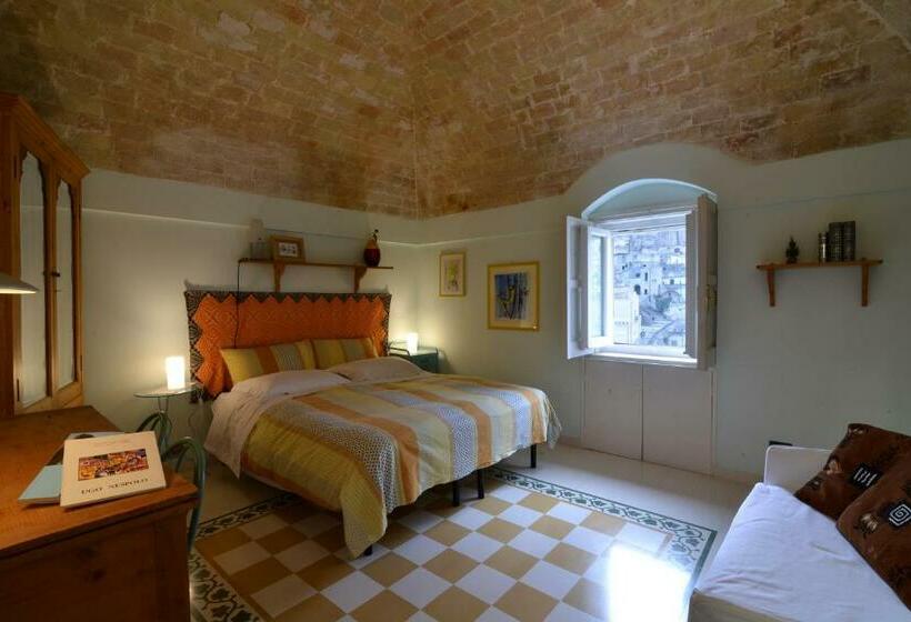 اتاق لوکس با چشمانداز شهر, Da Ida In Lak Ech