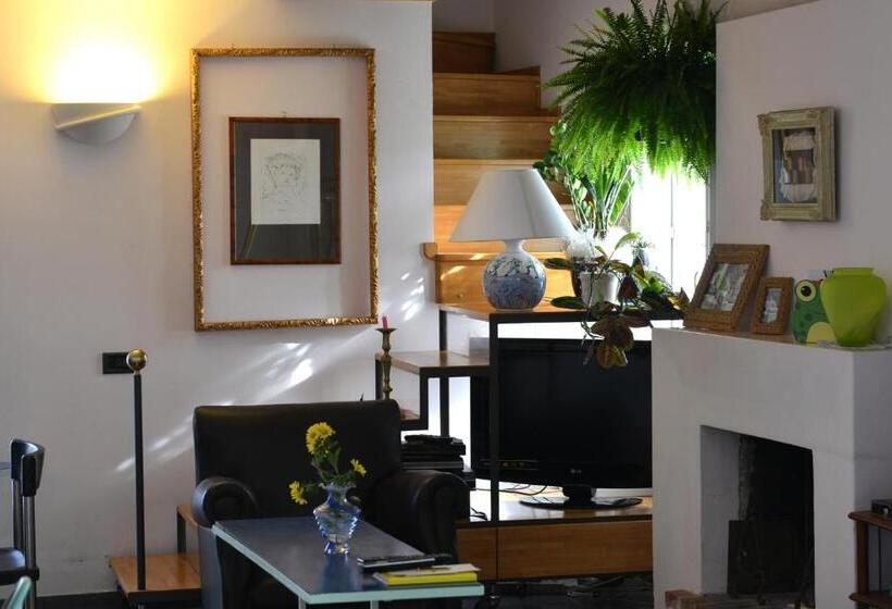 اتاق لوکس با چشمانداز شهر, Da Ida In Lak Ech