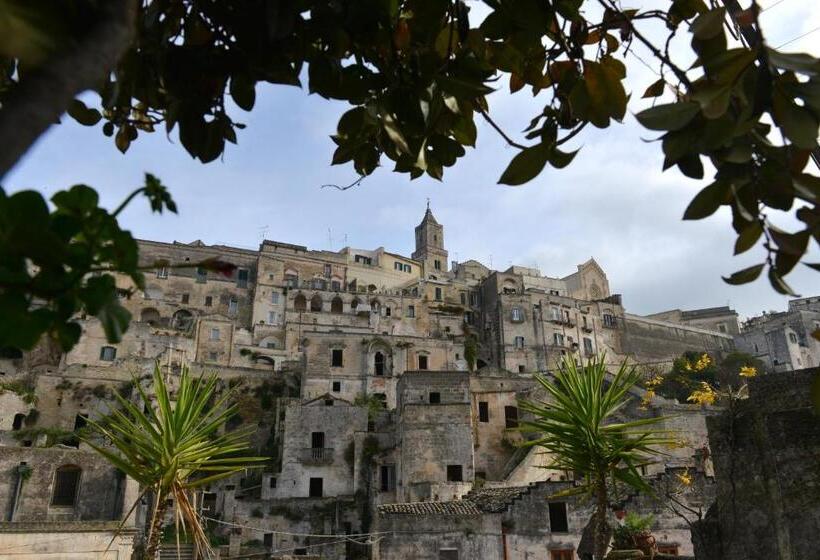 اتاق لوکس با چشمانداز شهر, Da Ida In Lak Ech