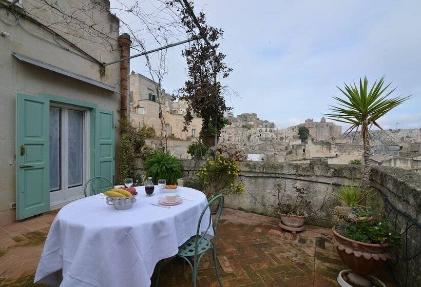 اتاق لوکس با چشمانداز شهر, Da Ida In Lak Ech