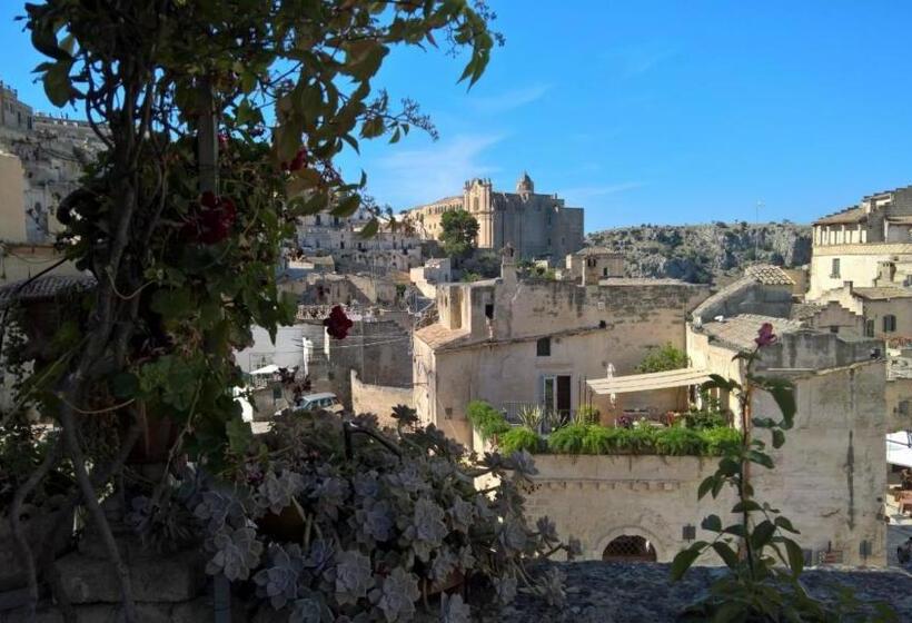 اتاق لوکس با چشمانداز شهر, Da Ida In Lak Ech