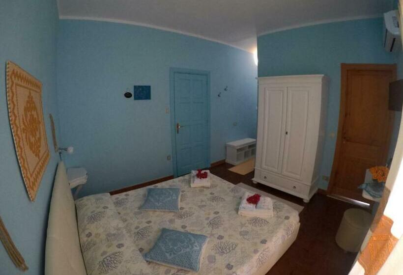 اتاق لوکس با بالکن, Al Sole Di Pula