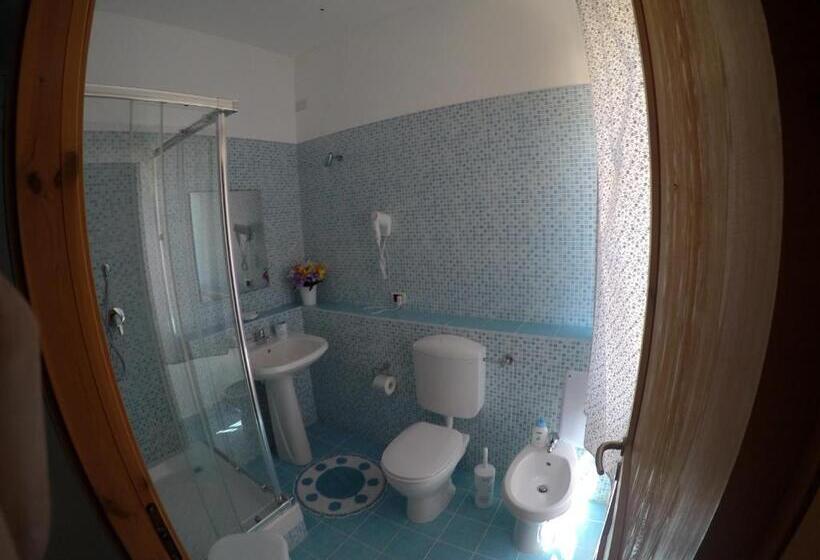 اتاق لوکس با بالکن, Al Sole Di Pula