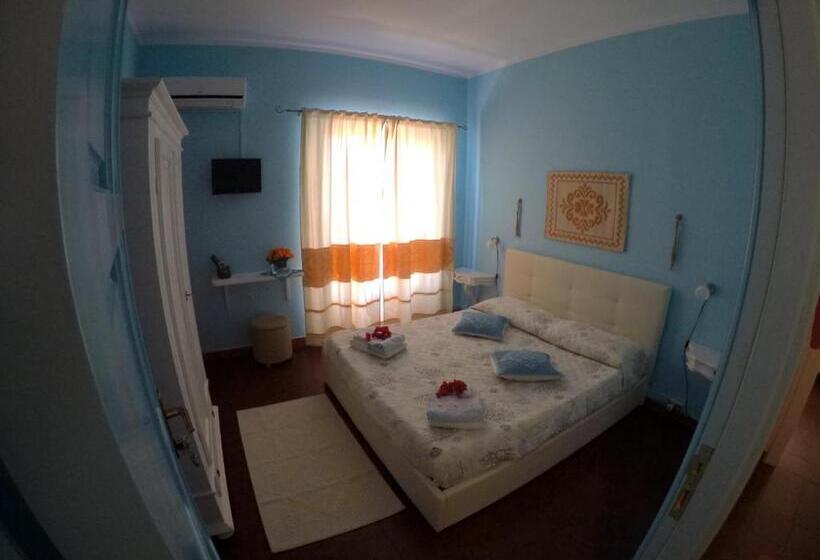 اتاق لوکس با بالکن, Al Sole Di Pula