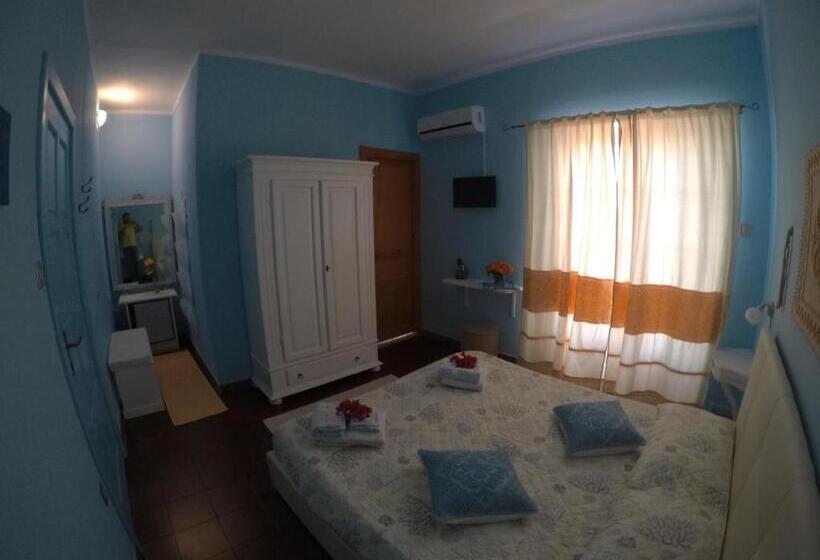اتاق لوکس با بالکن, Al Sole Di Pula
