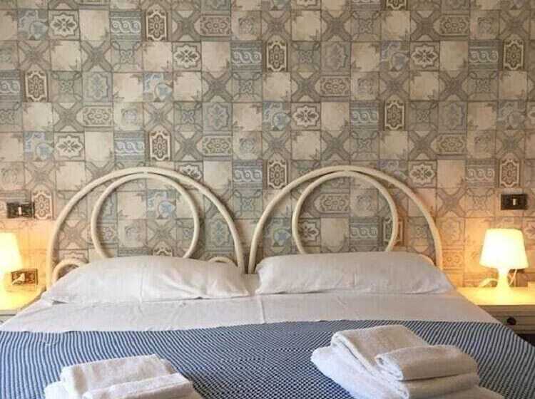 اتاق استاندارد سه نفره, La Villa