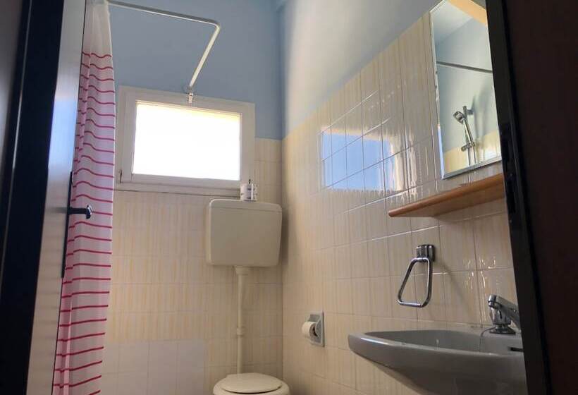 اتاق استاندارد چهار تخته, La Villa