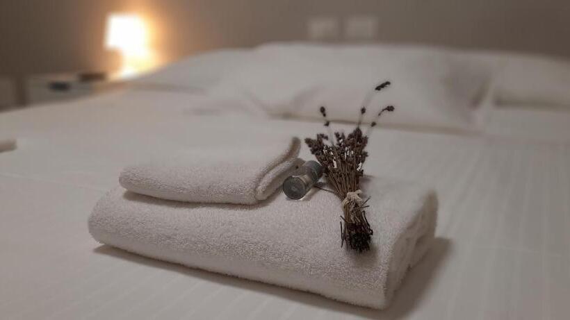 חדר סטנדרט עם מרפסת, Bgy Airport House Grassobbio