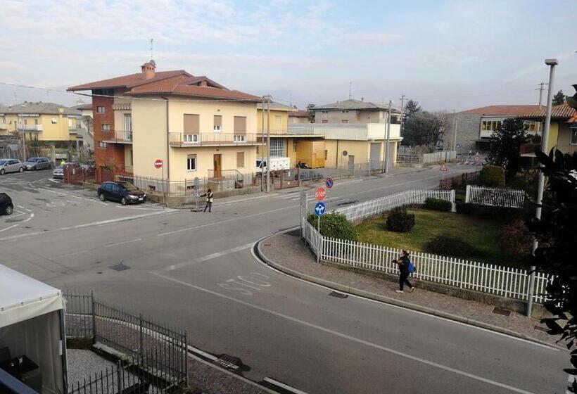 חדר סטנדרט עם מרפסת, Bgy Airport House Grassobbio