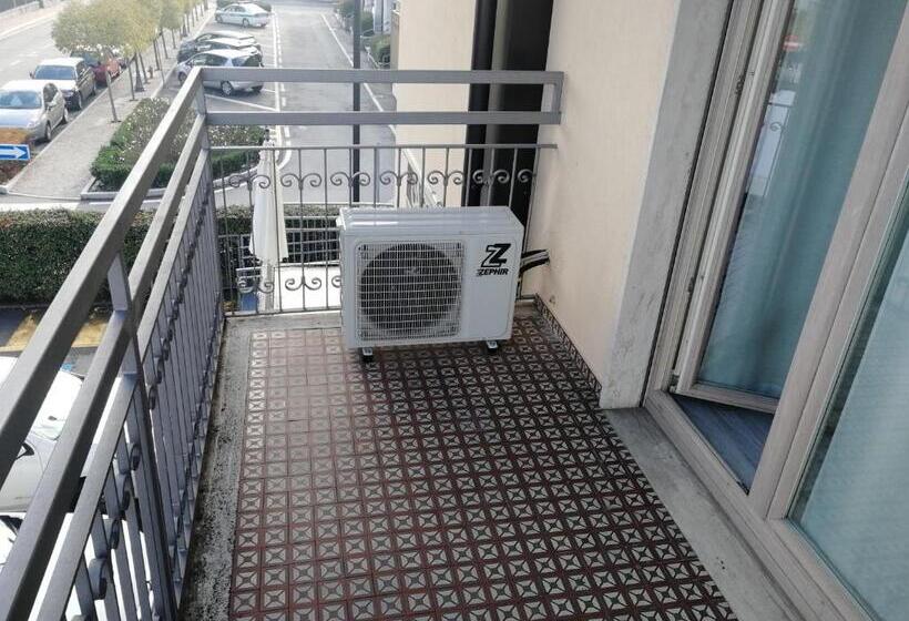 חדר סטנדרט עם מרפסת, Bgy Airport House Grassobbio