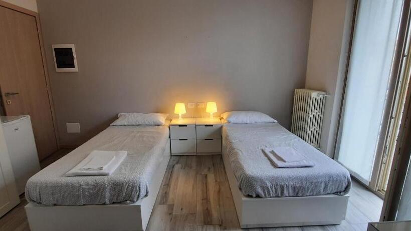 חדר סטנדרט עם מרפסת, Bgy Airport House Grassobbio