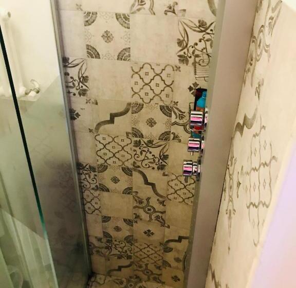 اتاق استاندارد با بالکن, B&b Le Statuine