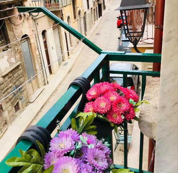 带1个卧室的带阳台的公寓, B&b Le Statuine