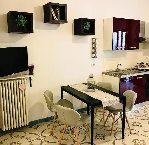 带1个卧室的带阳台的公寓, B&b Le Statuine