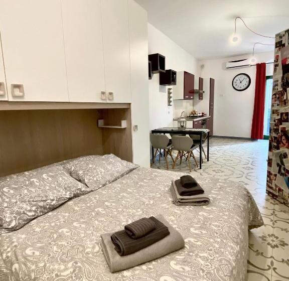 آپارتمان 1 خوابه با بالکن, B&b Le Statuine