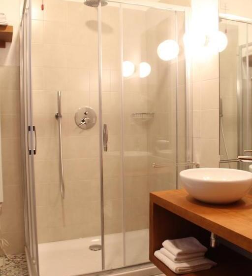 غرفة قياسية, Art Guest House