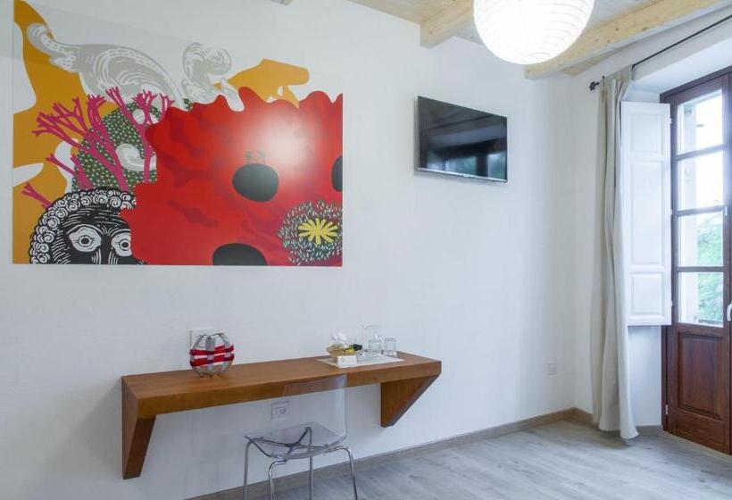 غرفة قياسية مزوَّدة بشُرفة, Art Guest House