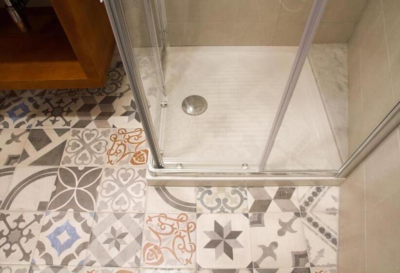 غرفة قياسية مزوَّدة بشُرفة, Art Guest House