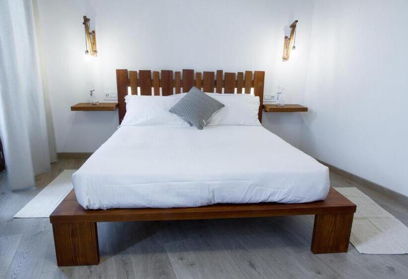 غرفة قياسية مزوَّدة بشُرفة, Art Guest House