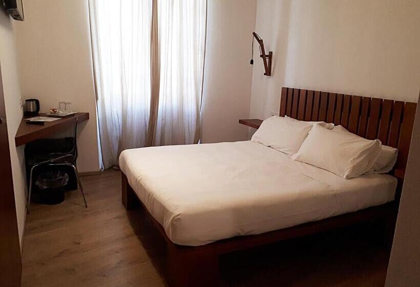 غرفة أساسية, Art Guest House