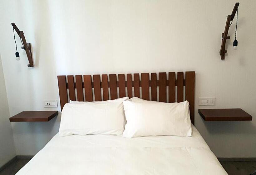 غرفة أساسية, Art Guest House