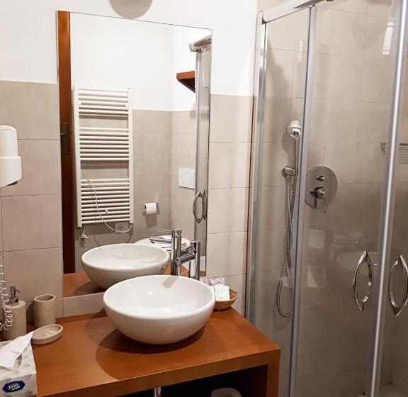 غرفة أساسية, Art Guest House