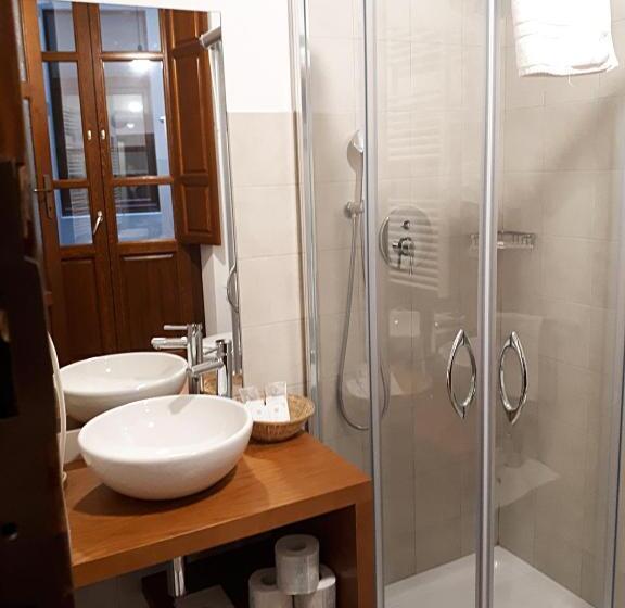 غرفة أساسية, Art Guest House