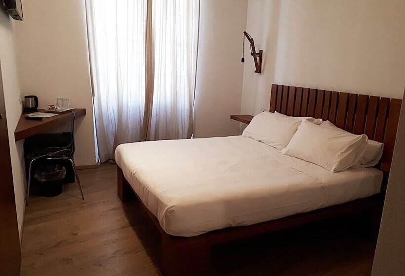 غرفة قياسية مزوَّدة بشُرفة, Art Guest House