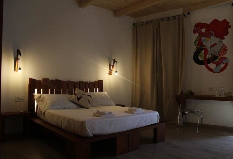 غرفة قياسية مزوَّدة بشُرفة, Art Guest House