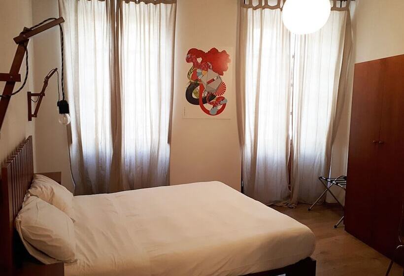 غرفة قياسية مزوَّدة بشُرفة, Art Guest House